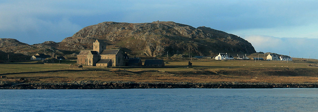 photograph of Iona Abbey and Isle of Iona by portengaround https://flic.kr/p/r9VQNi